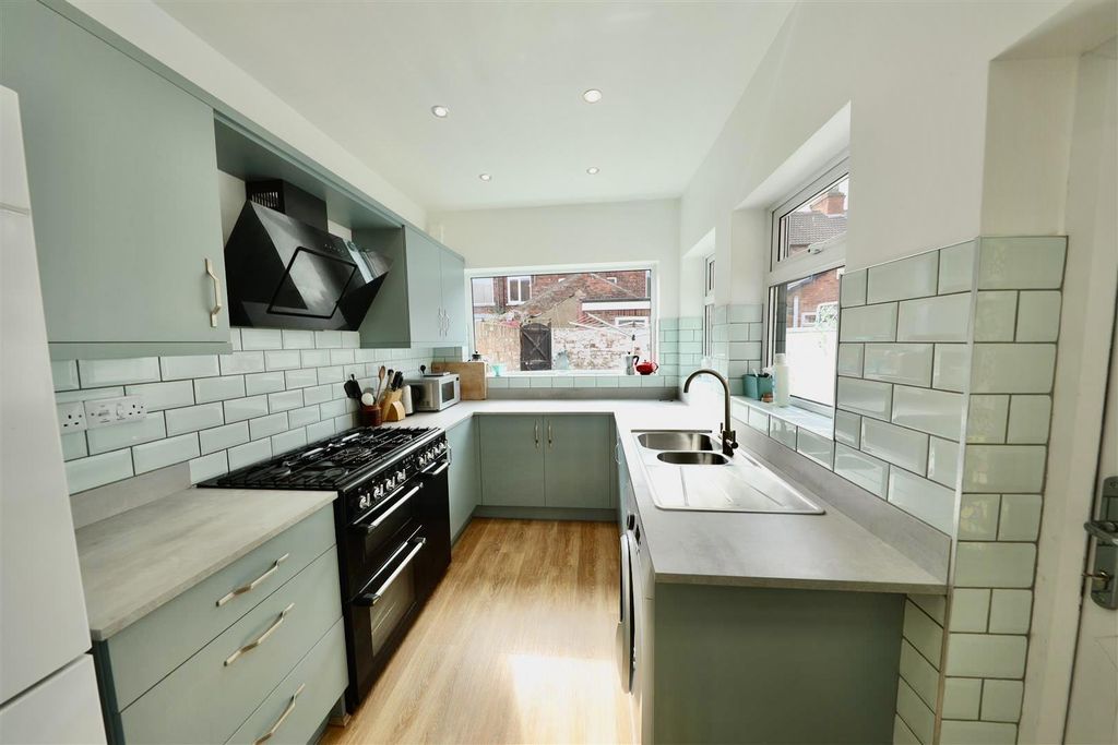 Property photo 2 of 17 Kitchen