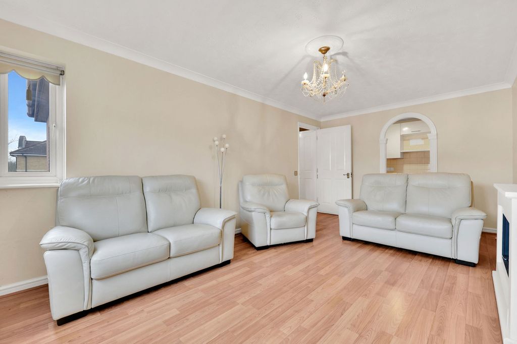 Property photo 3 of 13