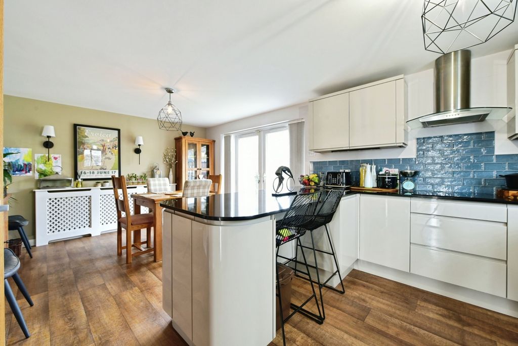 Property photo 2 of 19 Pbox-Img.Jpg