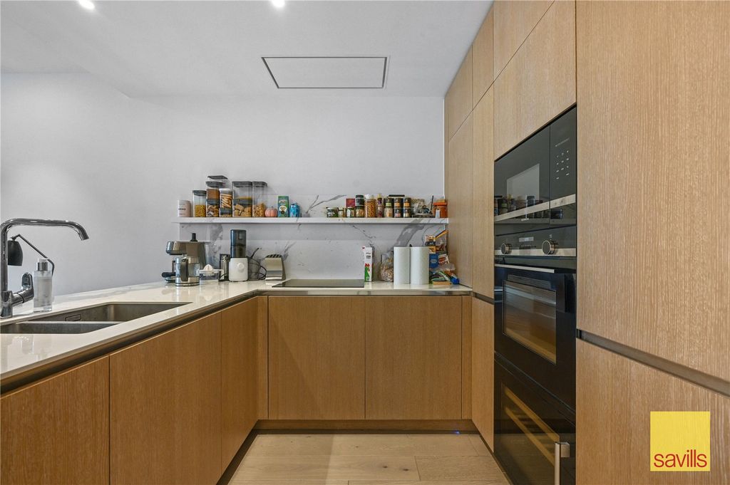 Property photo 3 of 17 Kitchen