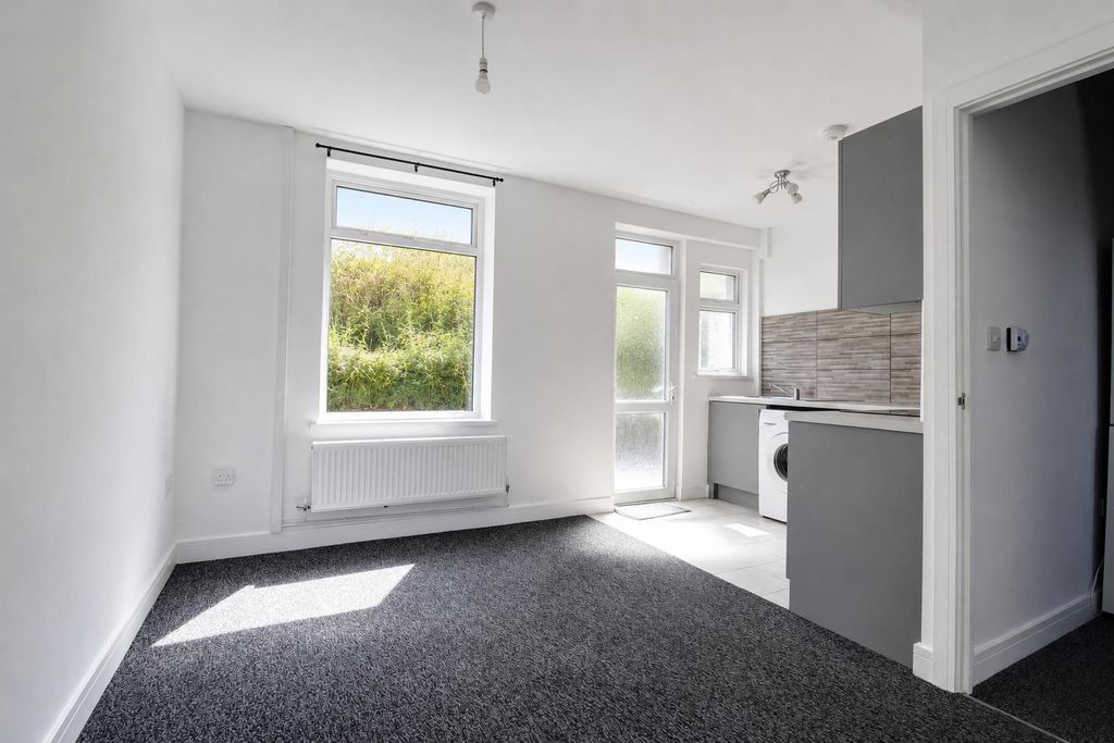 Property photo 2 of 8 d052119c-F5c4-47A3-8371-Aaa867A94A45.Png