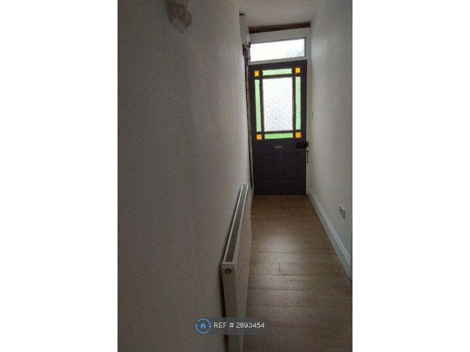 Property photo 3 of 6 Hallway