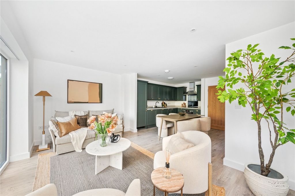 Property photo 3 of 18 Show Home