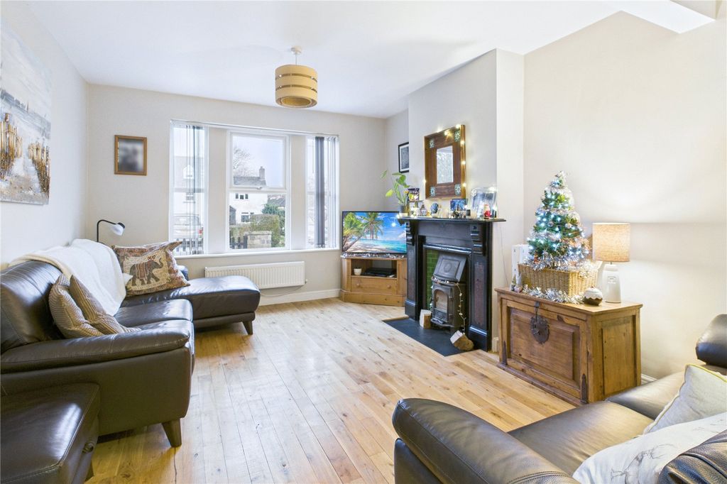 Property photo 3 of 35 Picture No. 17