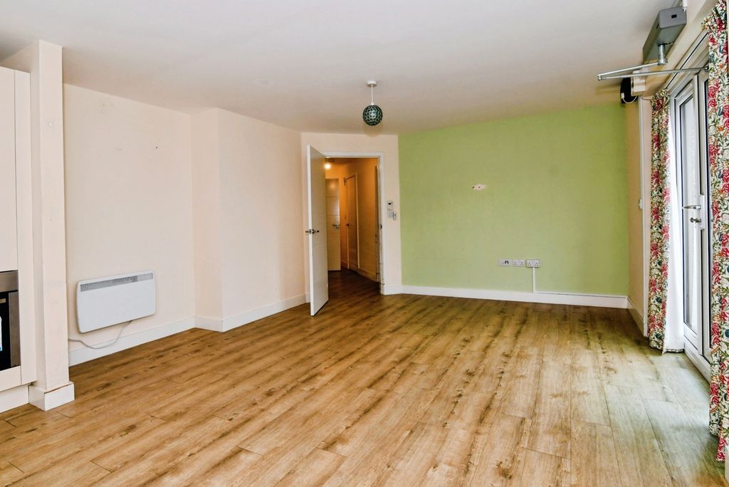 Additional image 7 of 2 bed flat for saleSandy Hill, St. Austell, Cornwall PL25