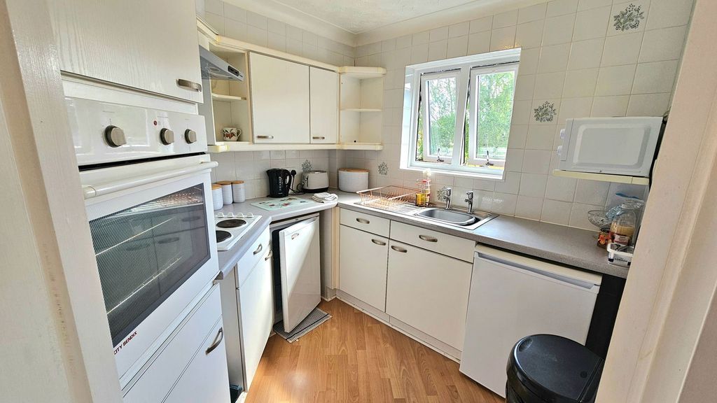 Property photo 3 of 8