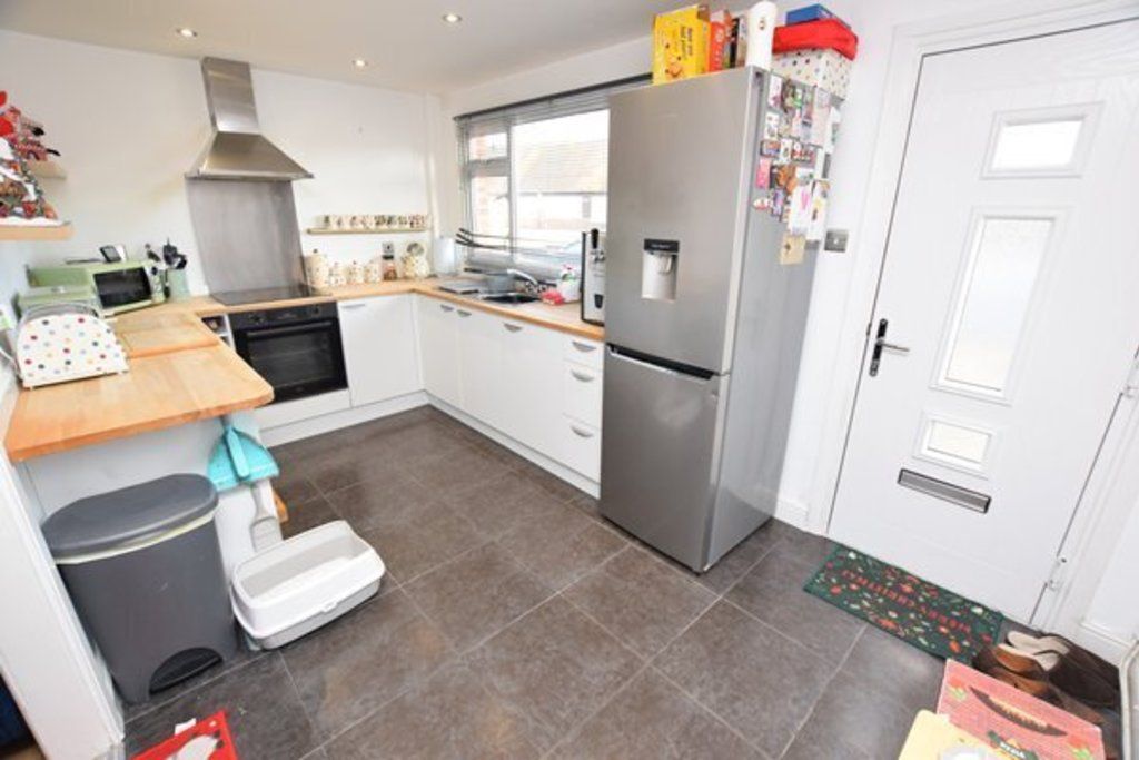 Property photo 2 of 13 Breakfast/Kitchen