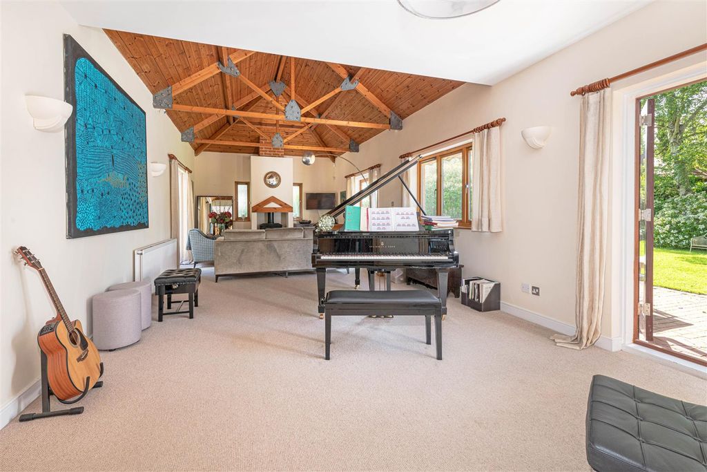 Property photo 2 of 18 1 Egliston Lawns Rec 2.Jpg