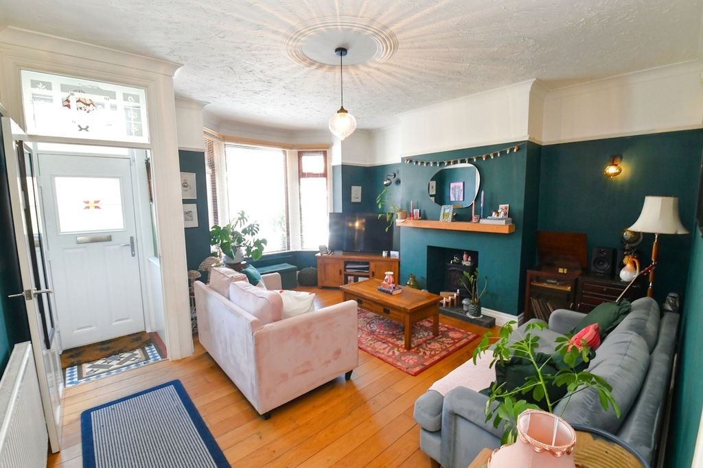 Property photo 2 of 17