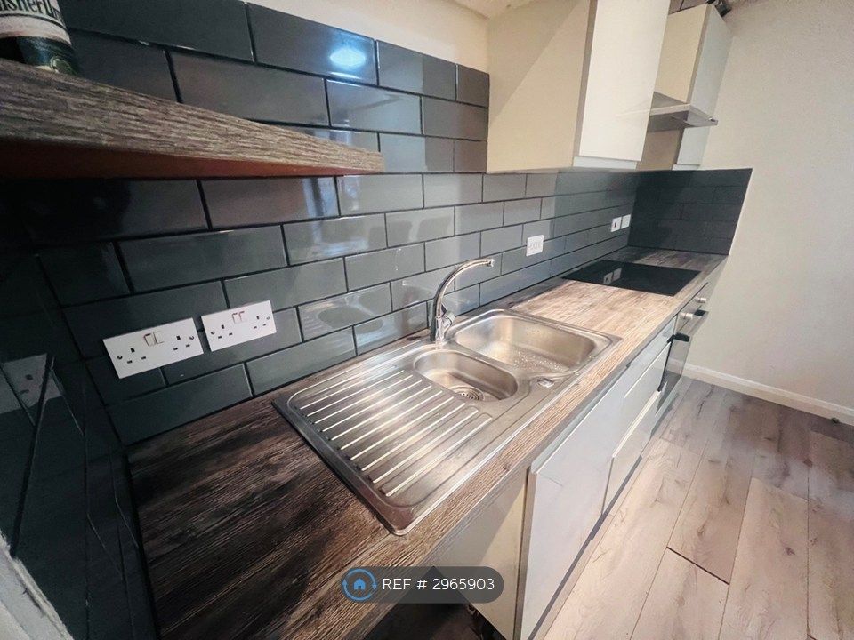 Property photo 3 of 8 Modern Kitchen