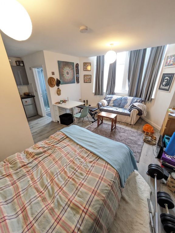 Property photo 3 of 6