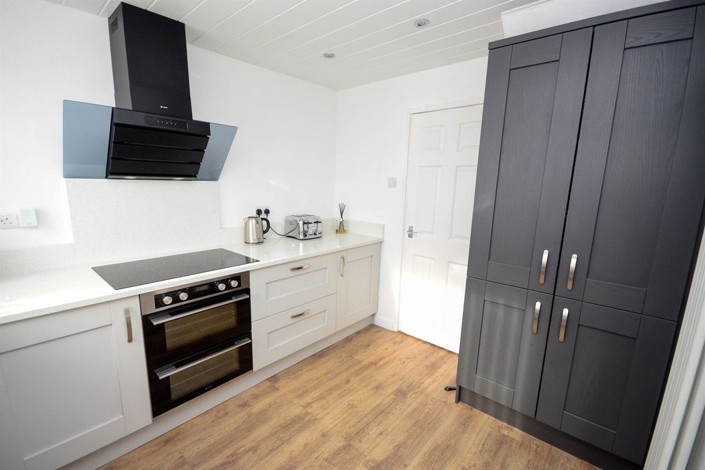 Property photo 2 of 17 Kitchen