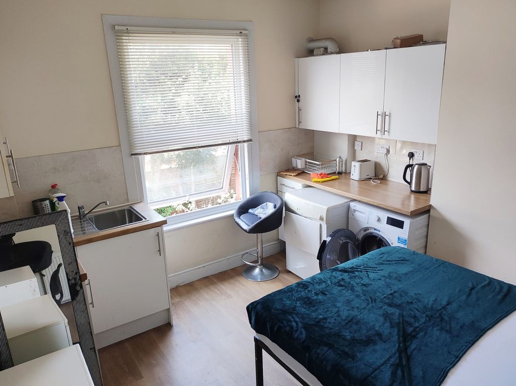Property photo 1 of 2
