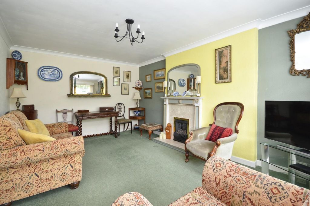 Property photo 2 of 18 Sitting Room
