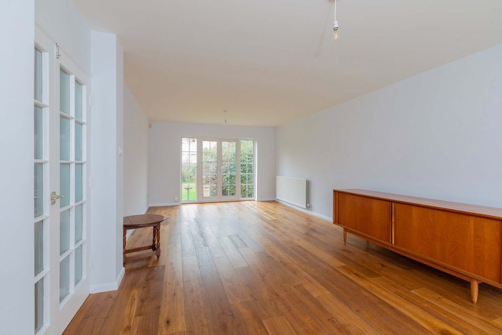 Property photo 3 of 25