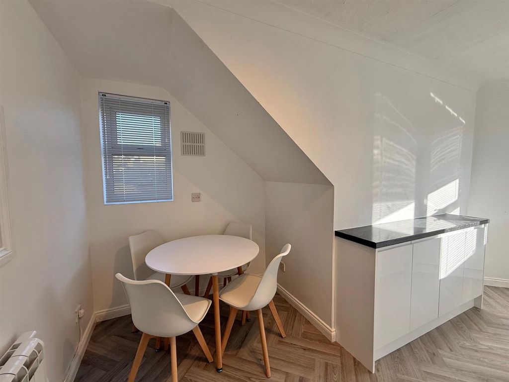 Property photo 3 of 7 Kitchen.Jpg