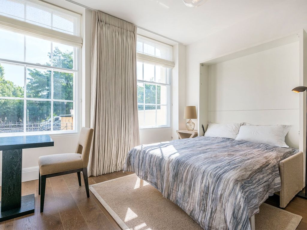 Property photo 3 of 8 Lincolns Inn Fields