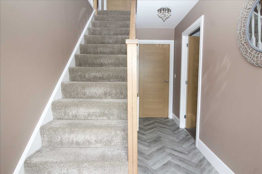 Property photo 2 of 11 Entrance Hall
