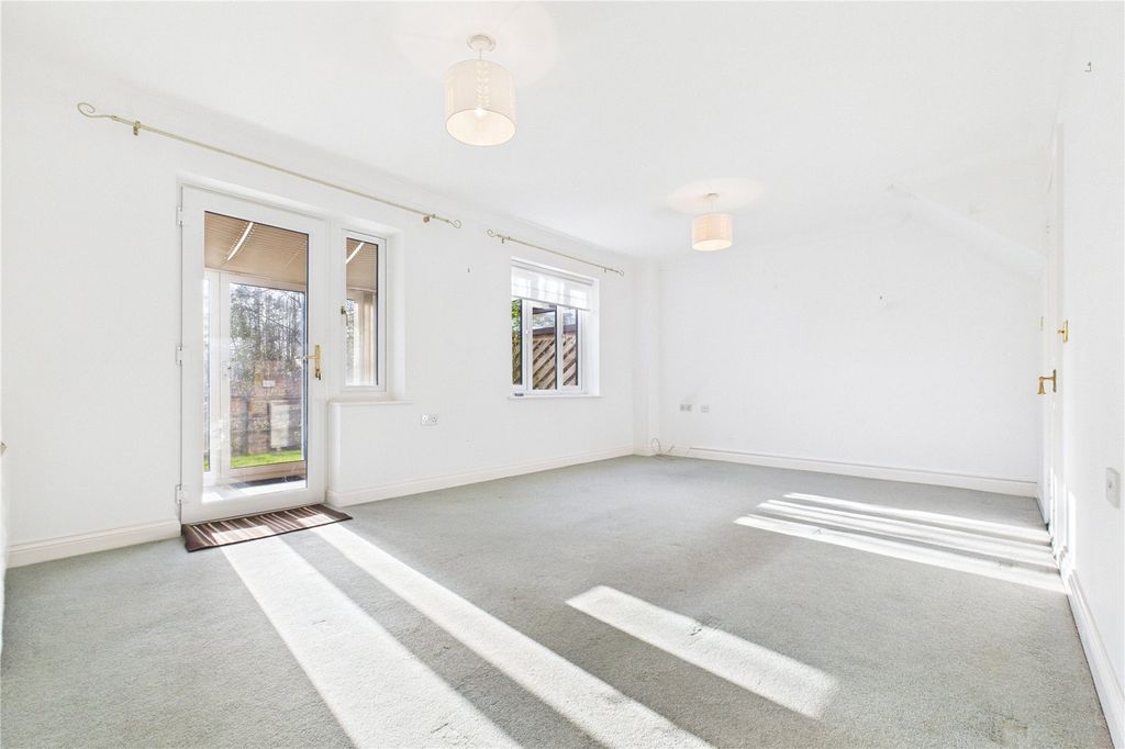 Property photo 2 of 13 Living/Dining Room