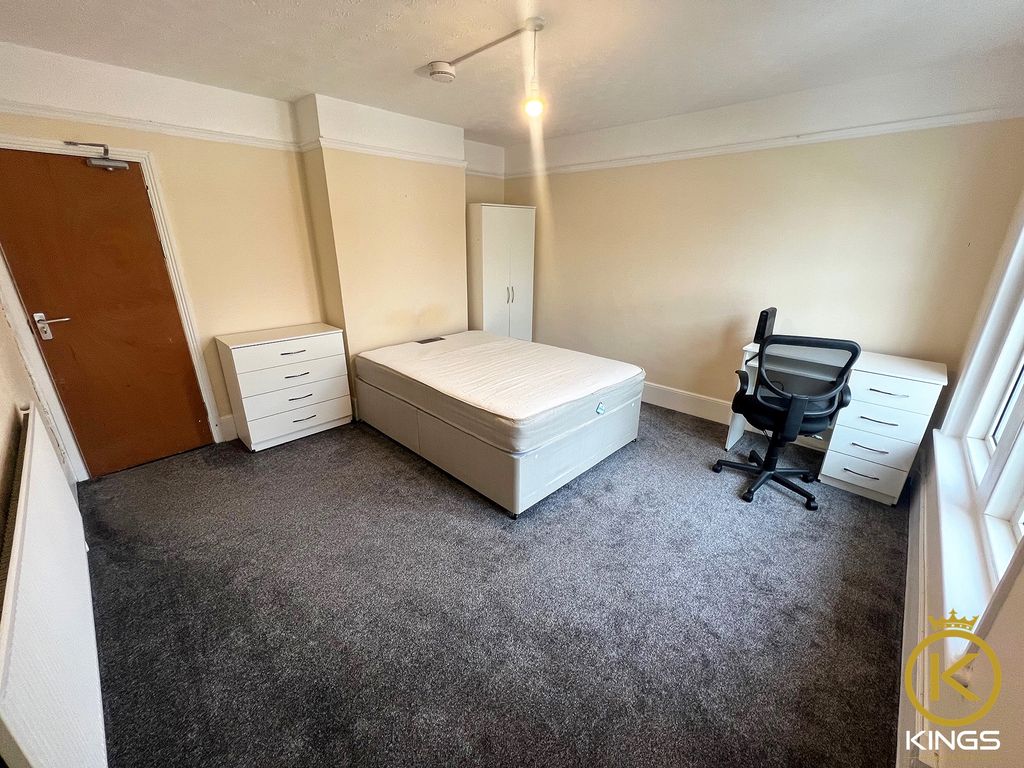 Property photo 2 of 8 1