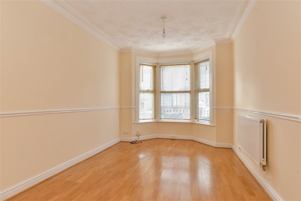 Property photo 1 of 10 Lounge