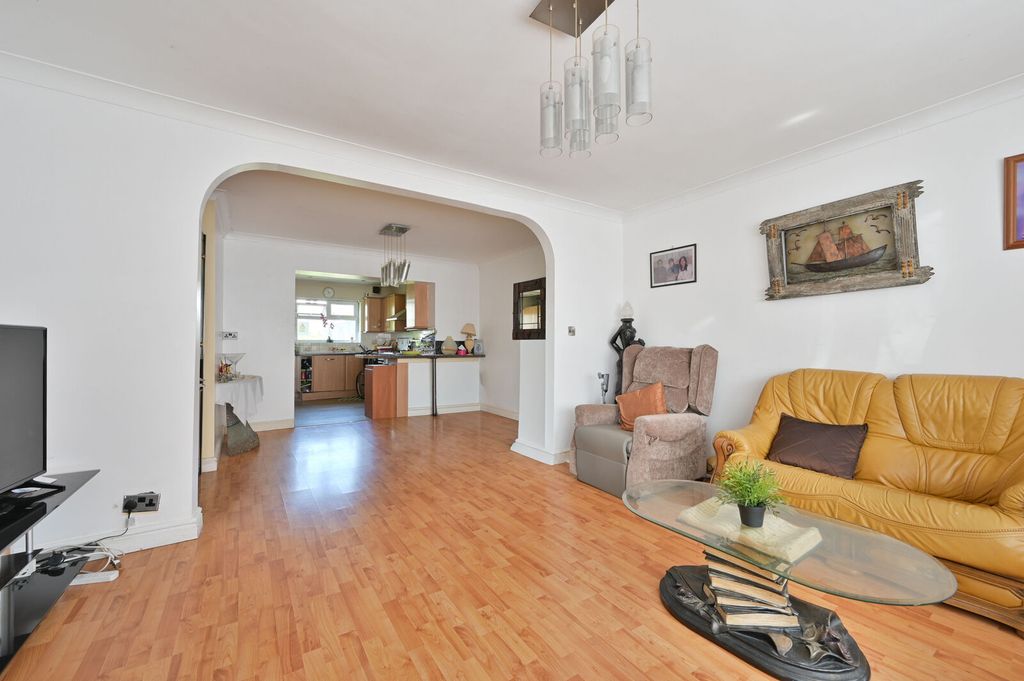 Property photo 2 of 21