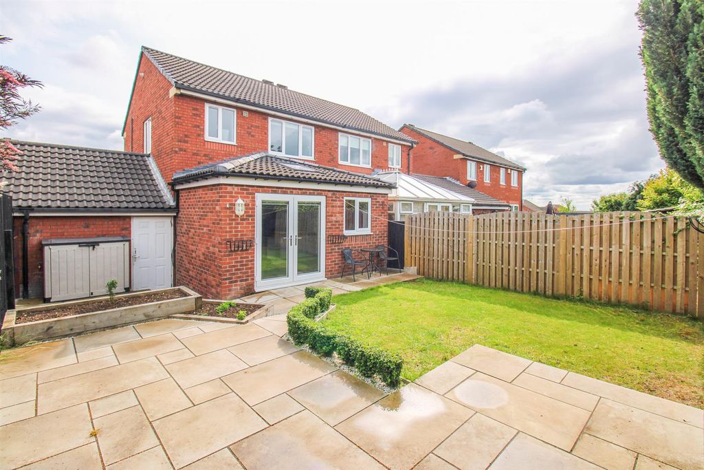 Property photo 1 of 13 Outside