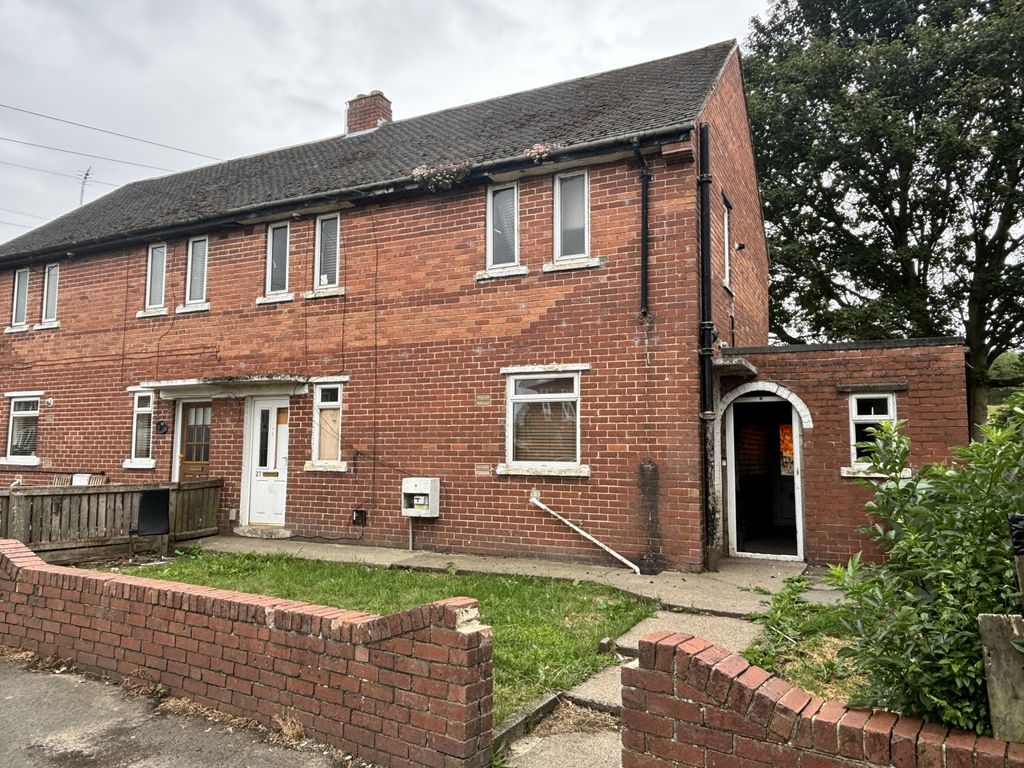 Property photo 1 of 11 Three Bedroom Semi Detached House For Sale