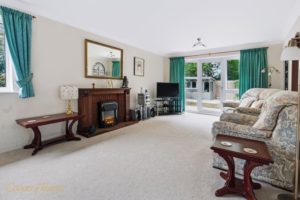 Property photo 3 of 11 Living Room