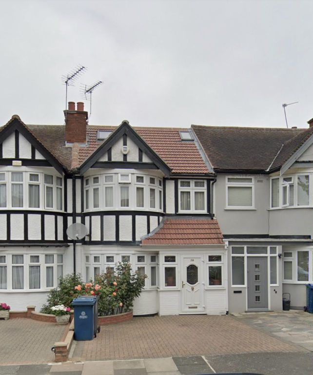 Property photo 1 of 24 4 Bedroom House With 3 Bathroom To Let In Harrow (Malvern Avenue, Harrow Ha2)  £3000 Pcm