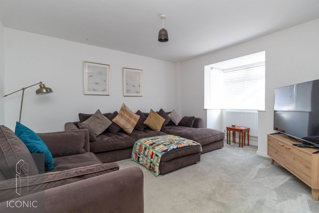 Property photo 3 of 17 Photo 4