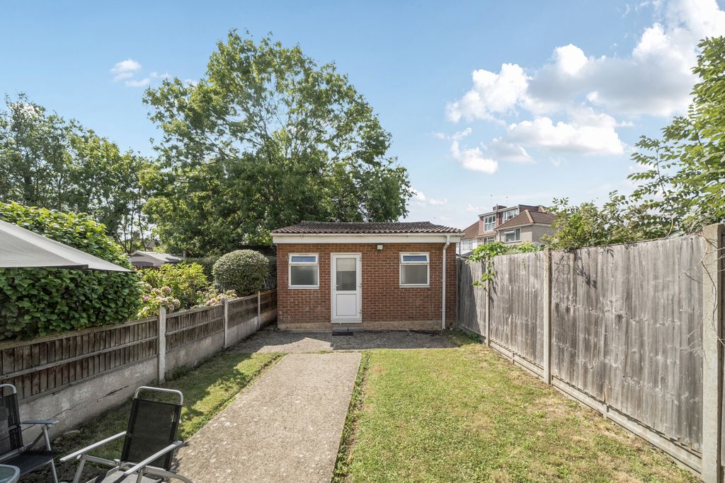 Property photo 2 of 19 1335824-19-689B62...