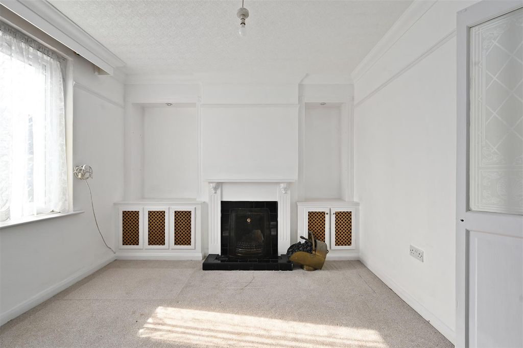 Property photo 2 of 13 92-Ninfield-Road-Tn395Bb (9).Jpg