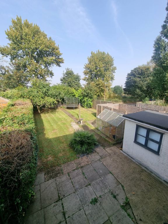 Property photo 3 of 11 Garden