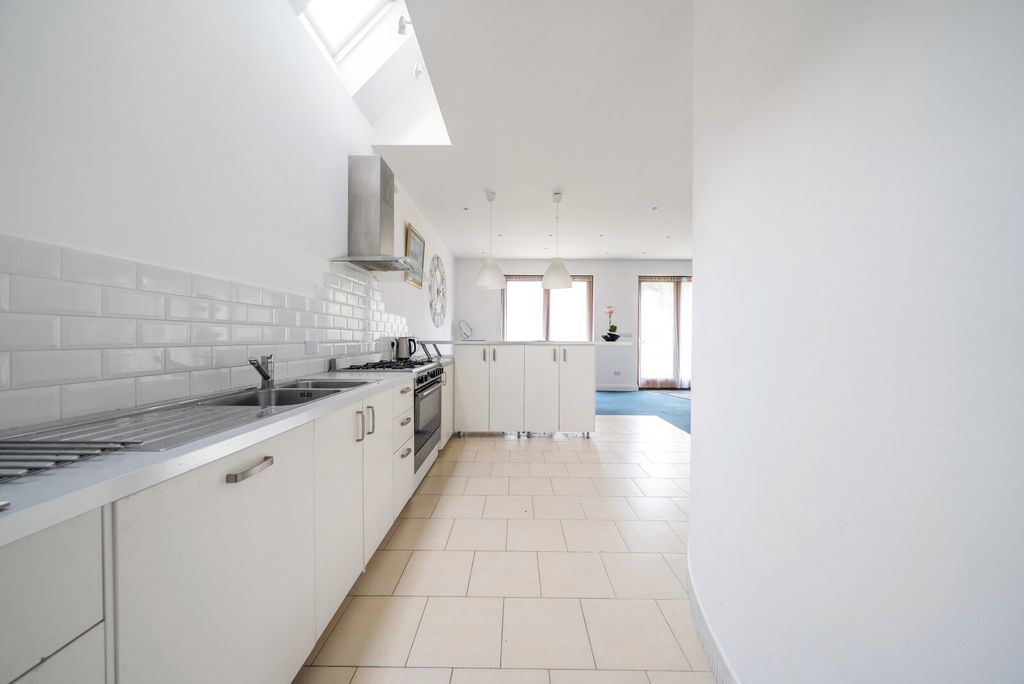 Property photo 3 of 22 1374645-24-692Dd5...