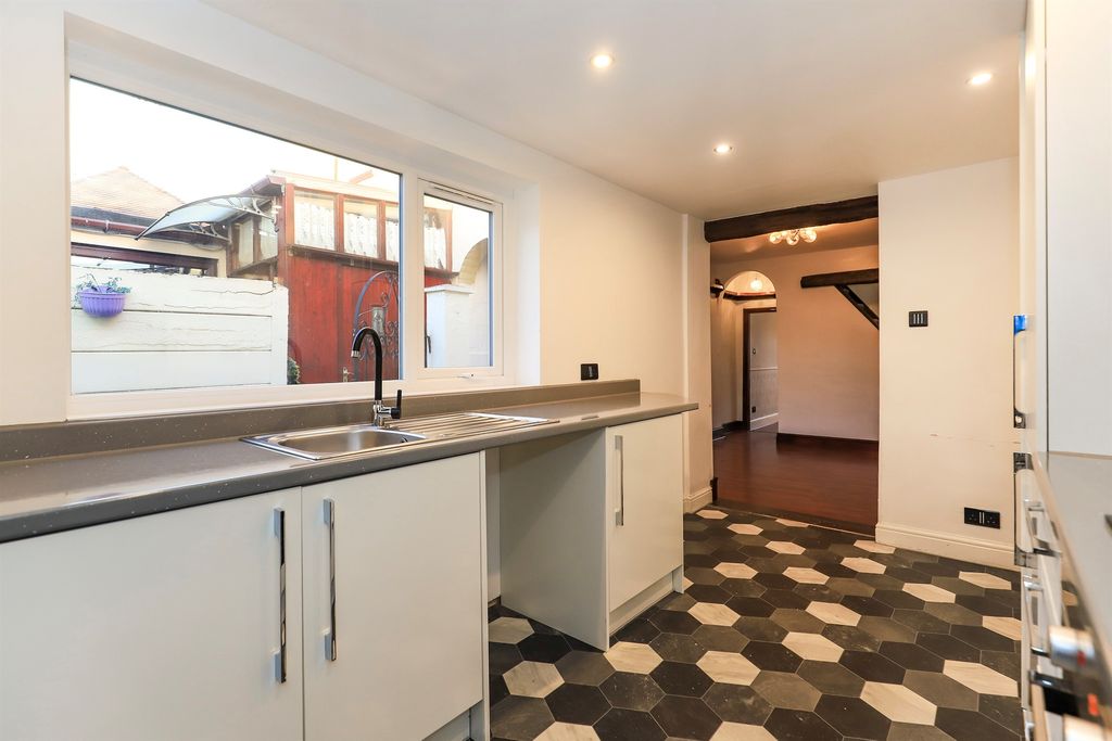 Property photo 2 of 14