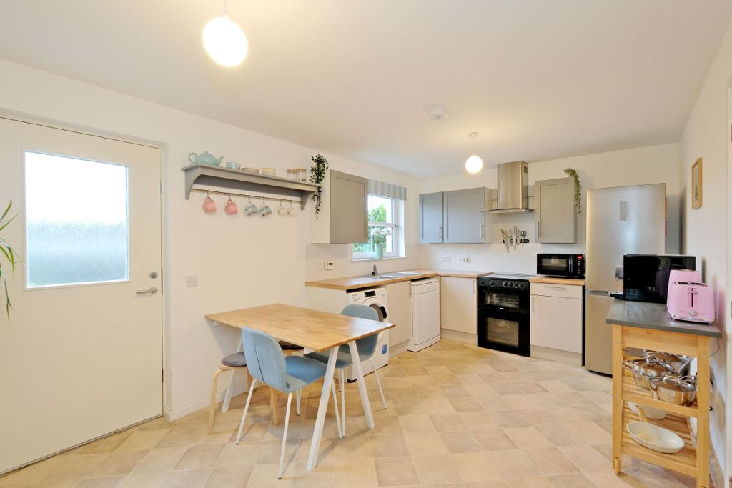 Property photo 3 of 31