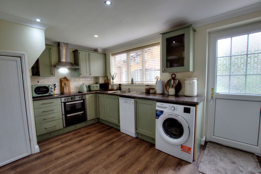 Property photo 2 of 21 2