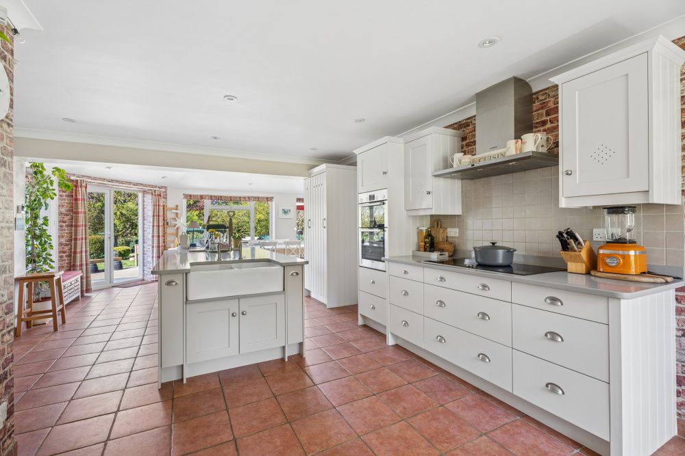 Property photo 3 of 28