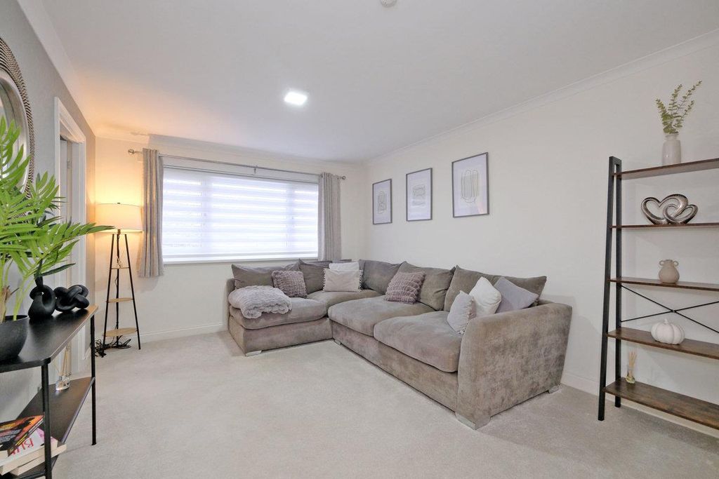 Property photo 1 of 7 Lounge Alternative View