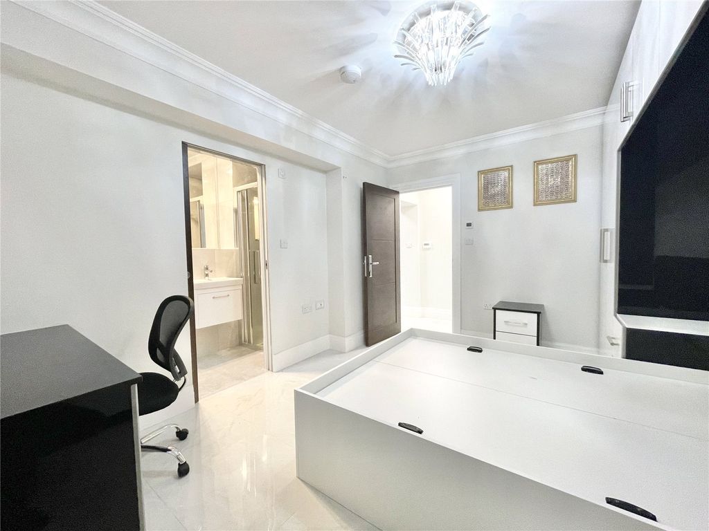 Property photo 2 of 13 Picture No. 15