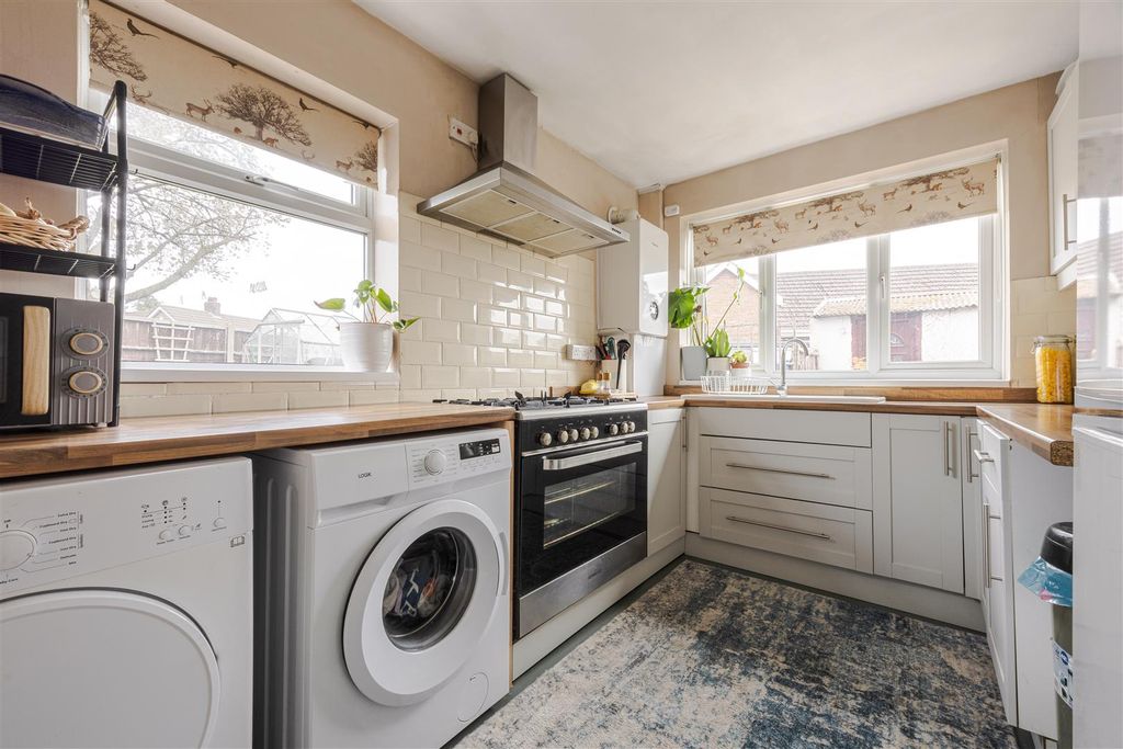 Property photo 2 of 18 Kitchen