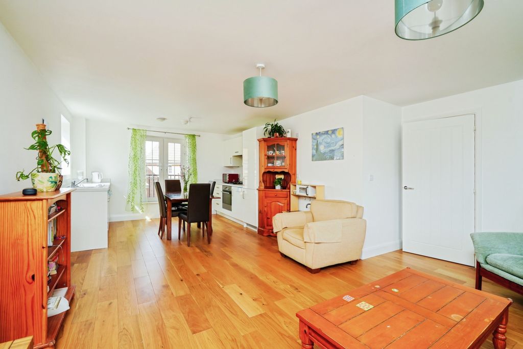 Property photo 2 of 11 Image