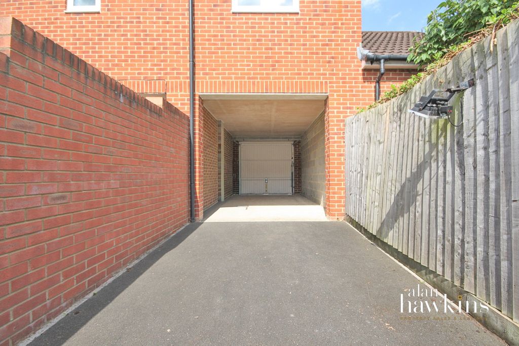 Property photo 3 of 16 Trbnowm-113