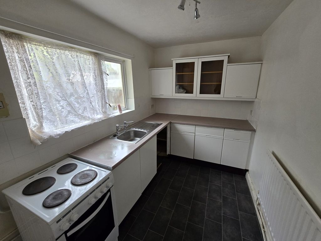 Property photo 3 of 7 Kitchen