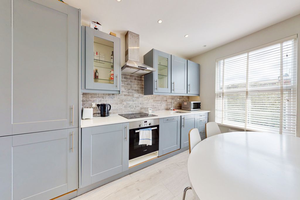 Property photo 3 of 8 Kitchen