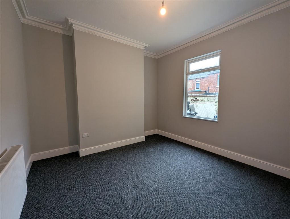 Property photo 3 of 9 Dining Room