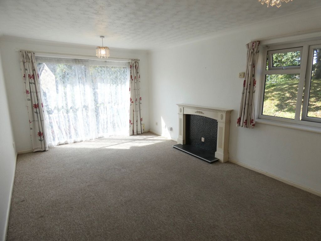 Property photo 3 of 12 Lounge