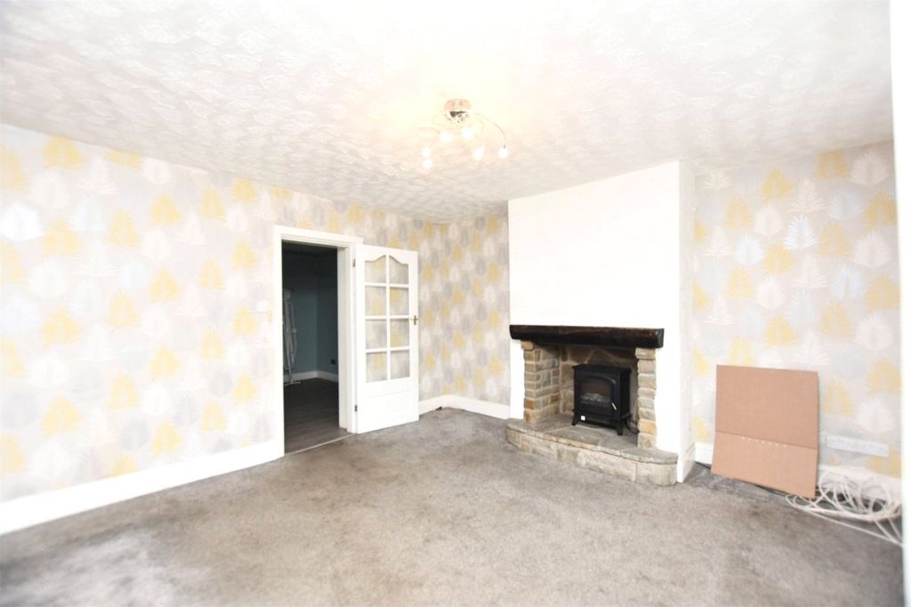 Property photo 3 of 11 Lounge