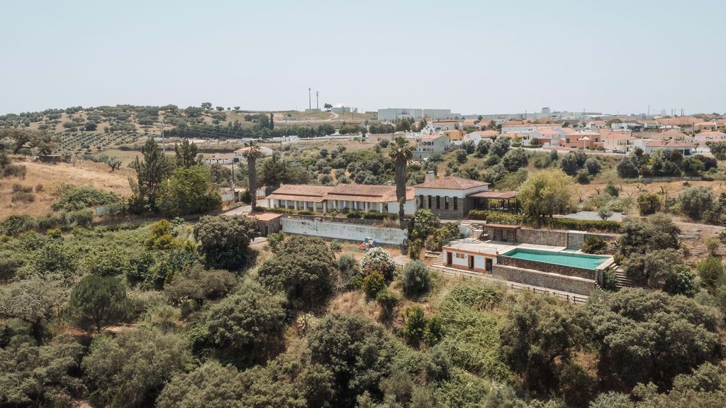 Property photo 3 of 82